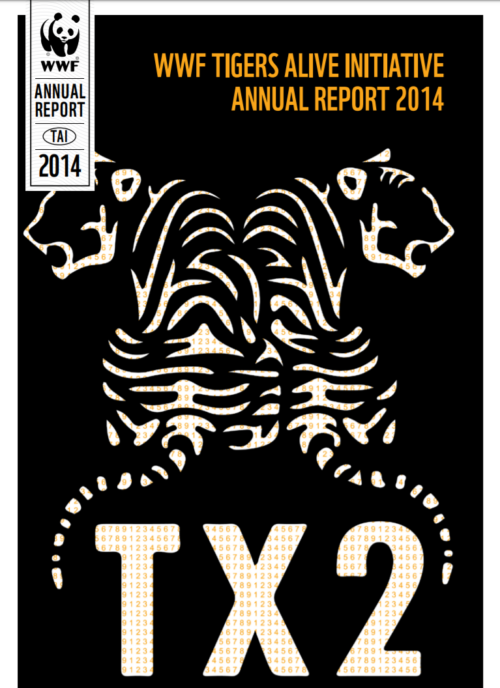 Svart bakgrund med vit illustration av två tigrar syns bakifrån, sittandes bredvid varandra. Text: "TX2", "WWF TIGERS ANNUAL REPORT 2014"