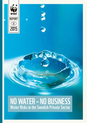 Text i bilden: WWF · REPORT · SE · 2015 NO WATER - NO BUSINESS Water Risks in the Swedish Private Sector Omslagsbild på en vattendroppe som faller och bildar en ringformad krage i blått vatten.