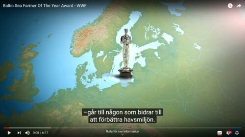 Karta över Östersjöområdet med en silverfärgad staty placerad i havet. Text i bilden: - Baltic Sea Farmer Of The Year Award - WWF - –går till någon som bidrar till att förbättra havsmiljön.