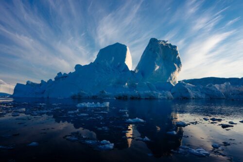 Isberg framför blå himmel, Ilulissat, Grönland