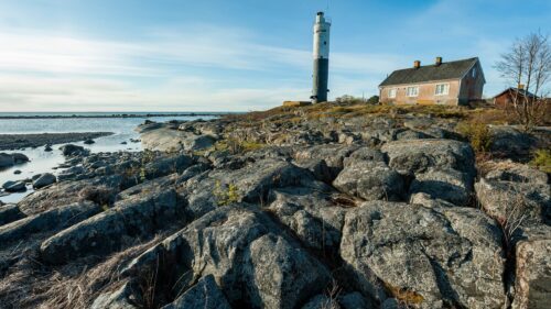 Skärgårdslandskapet med fyrvaktarbostaden i Björns skärgård