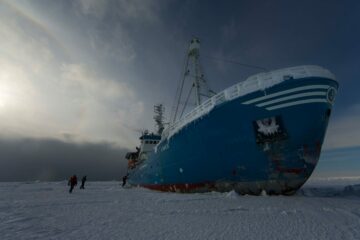 Skepp som bryter isen, Svalbard