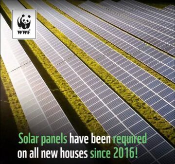 Rader av markmonterade solpaneler med WWF-logotyp uppe till vänster. Text i bilden: "Solar panels have been required on all new houses since 2016!".