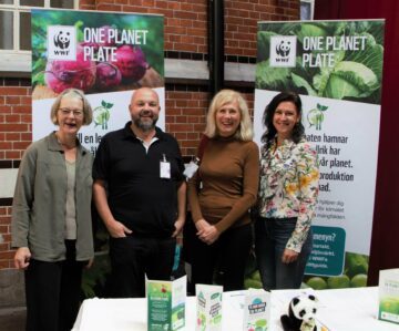 Anna Richert WWF med Motala-vinnarna Robert Ringman, Margaretha af Trolle och Elin Nilsson
