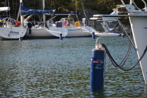 Bojar för ankring i naturhamn vid Nåttarö