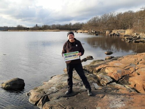 Peter Westman WWF med check från Postkodlotteriet