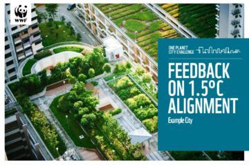 Strategic_Feedback_Report_Example_cover Stadsbild med grönskande takträdgårdar och gångvägar. Text: "ONE PLANET CITY CHALLENGE FEEDBACK ON 1.5°C ALIGNMENT Example City".