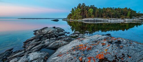 Vy från Kvinnholmen mot norra udden av Mörtö-Bunsön och Norrfjärden. Juni.