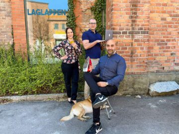 Porträtt av Izla Chukro, André Musasoglu och Niclas Engvall med hund