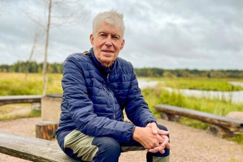 Carl Tamm FOTO: COLETTE VAN LUIK Carl Tamm sitter på en bänk