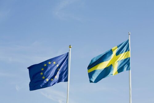 EU-flaggan och svenska flaggan
