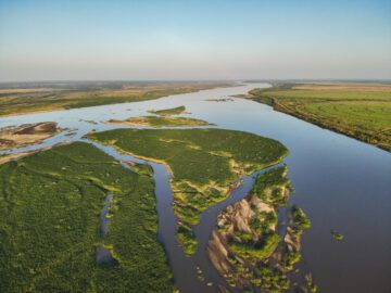 Drönarbild av Zambezideltat i Mocambique