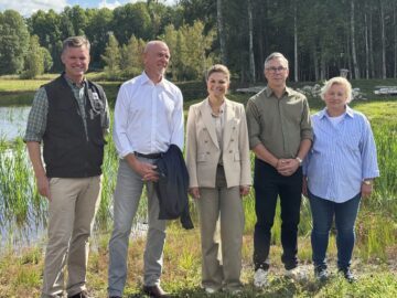 Invigning Krämbol Från vänster: Gustaf Lind, generalsekreterare WWF, Robert Andrén landshövding Södermanland, H.K.H Kronprinsessan Victoria, Johan Söderberg kommunstyrelsens ordförande i Katrineholm) och Anneli Hedberg , ordförande service och tekniknämnden. Foto: WWF